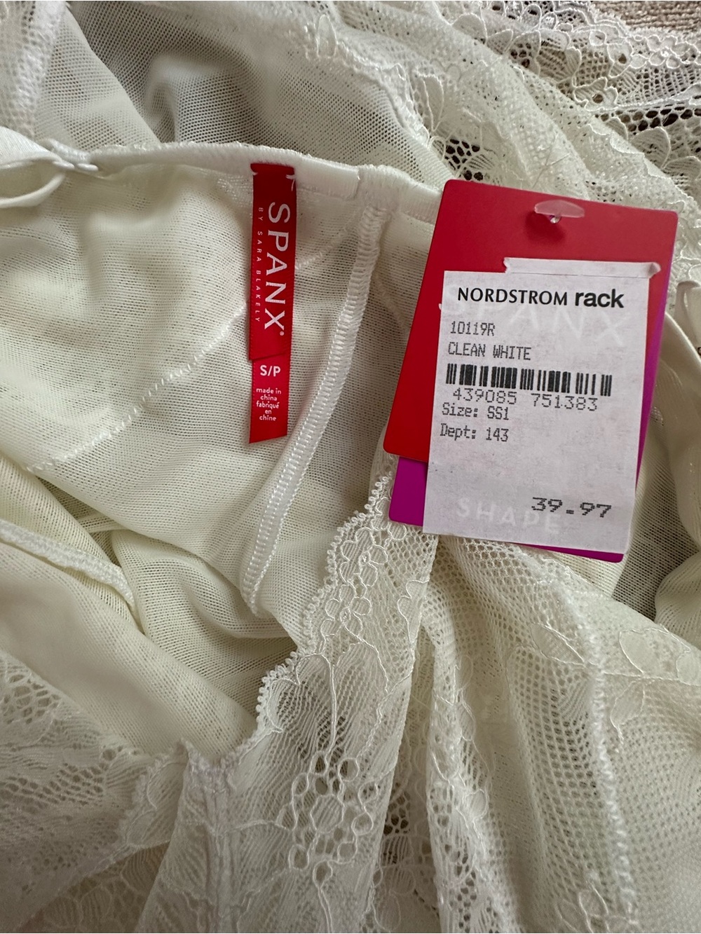 ✨NWT✨SPANX Shaping Bodysuit - Picture 3 of 3